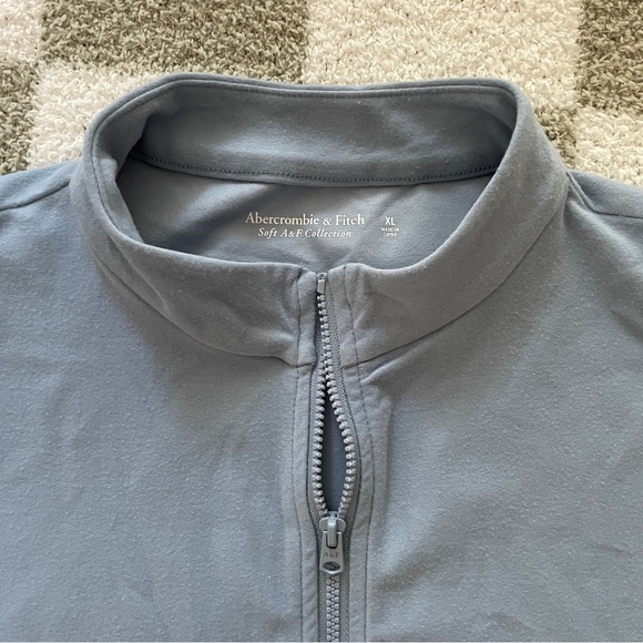 Abercrombie & Fitch Mock Neck Zip-Up Cropped Tank - Picture 5 of 6